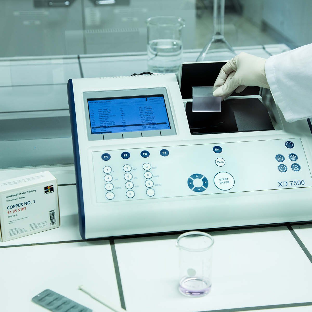 Lovibond Spectrophotometer Series XD 7000 (VIS) & XD 7500 (UV-VIS) with Reference Beam Optics - Product Photo