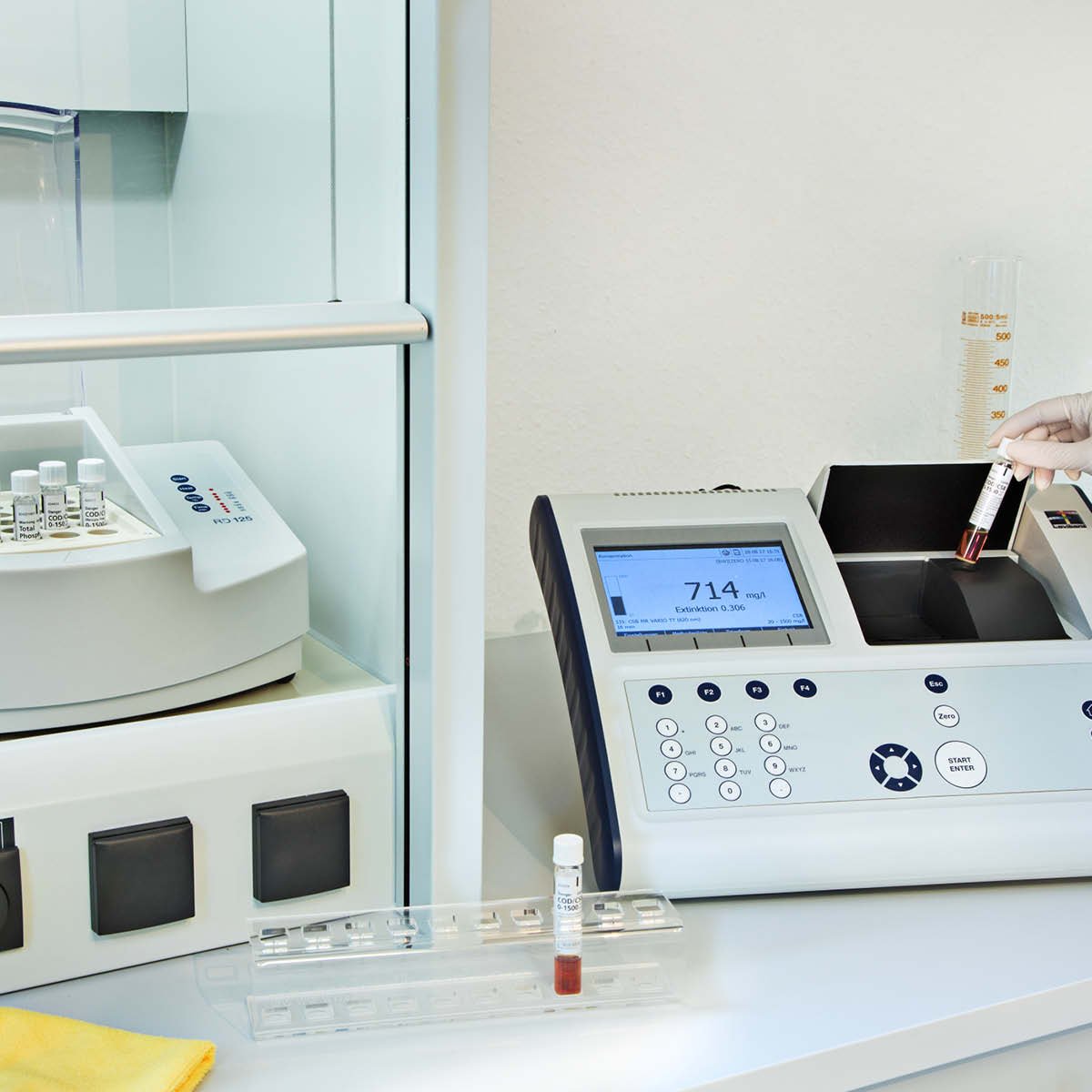 Lovibond Spectrophotometer Series XD 7000 (VIS) & XD 7500 (UV-VIS) with Reference Beam Optics - Product Photo